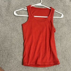 basic red tank